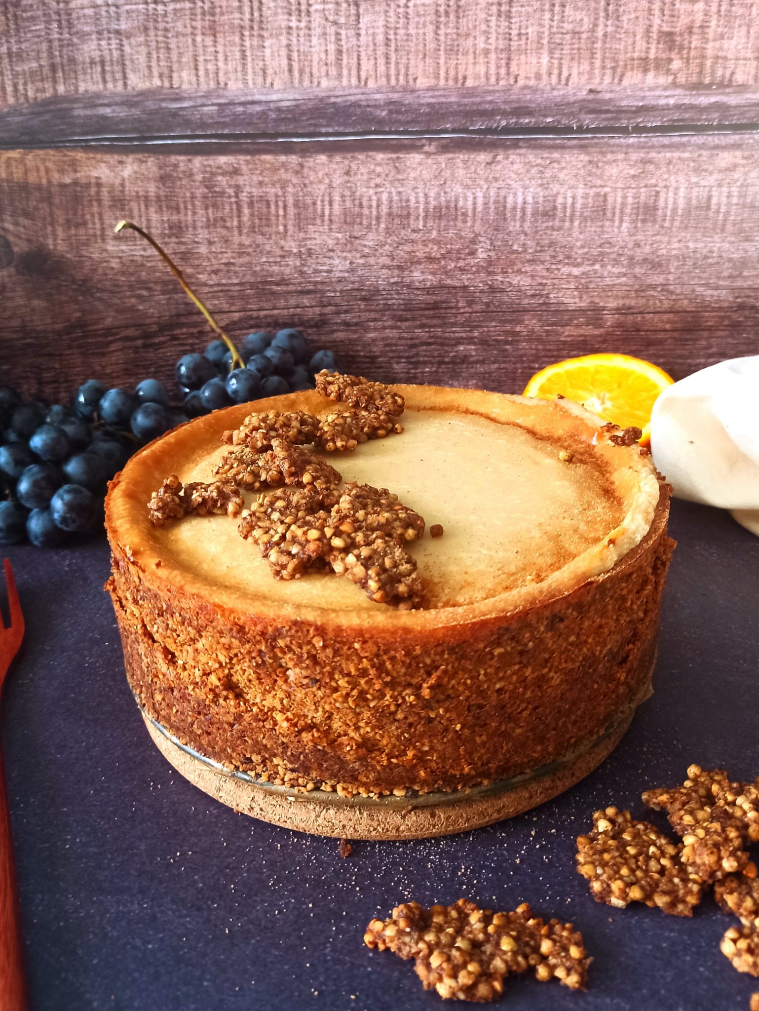 Käsekuchen mit Hafermürbeteig und Buchweizen-Haselnuss Chrunch