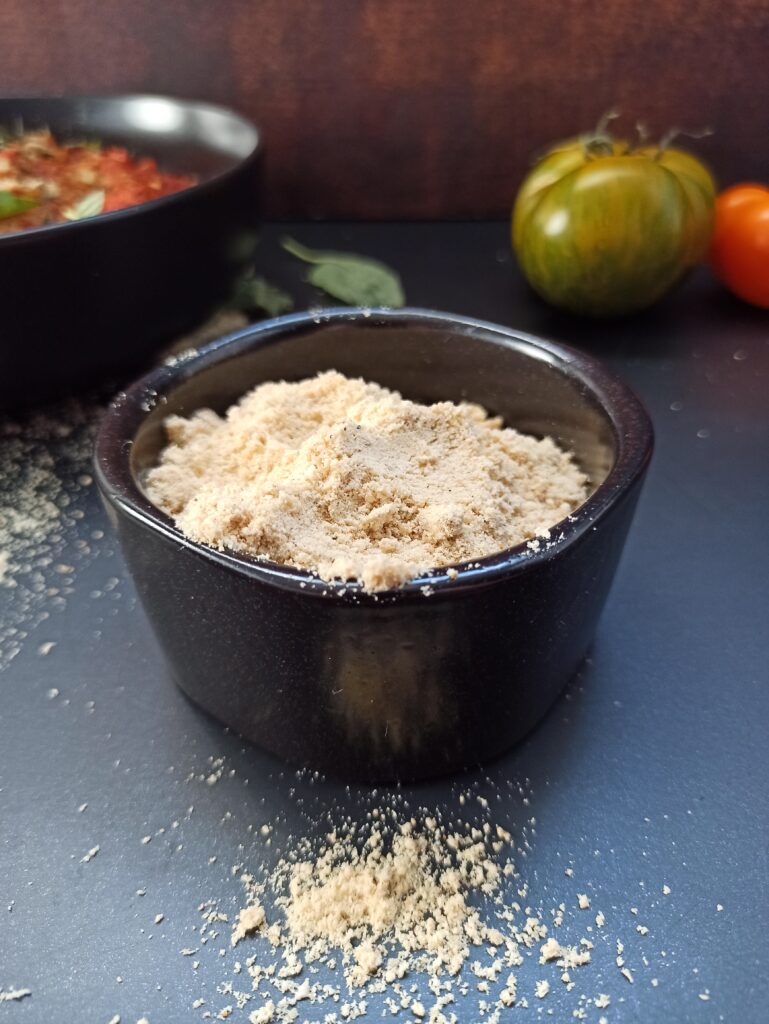 Schneller Veganer Parmesan aus Mandeln und Haferflocken