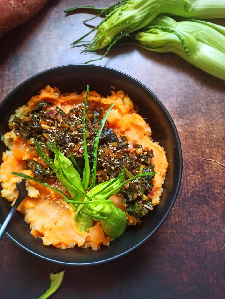 Puntarelle vegan mit Süßkartoffel-Kartoffelstampf