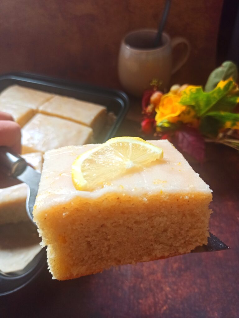 Schnelles veganes Zitronenkuchen Rezept mit Mandeln und Orange