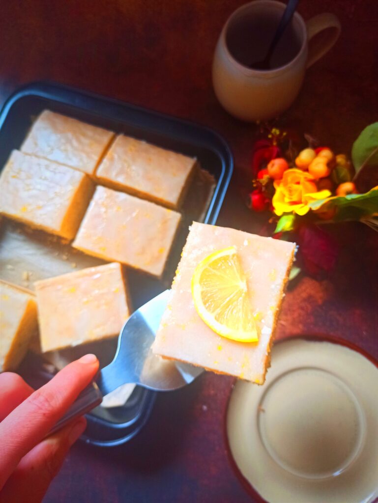 Schnelles veganes Zitronenkuchen Rezept mit Mandeln und Orange